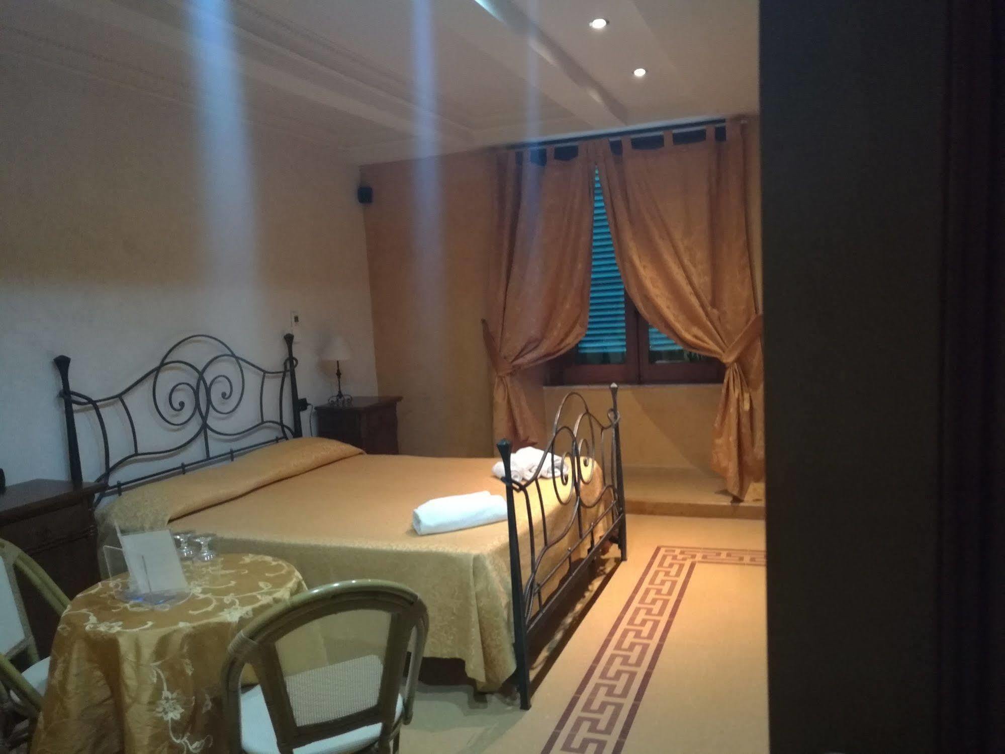 Bed and Breakfast Residenza Il Duomo Tropea Exterior foto